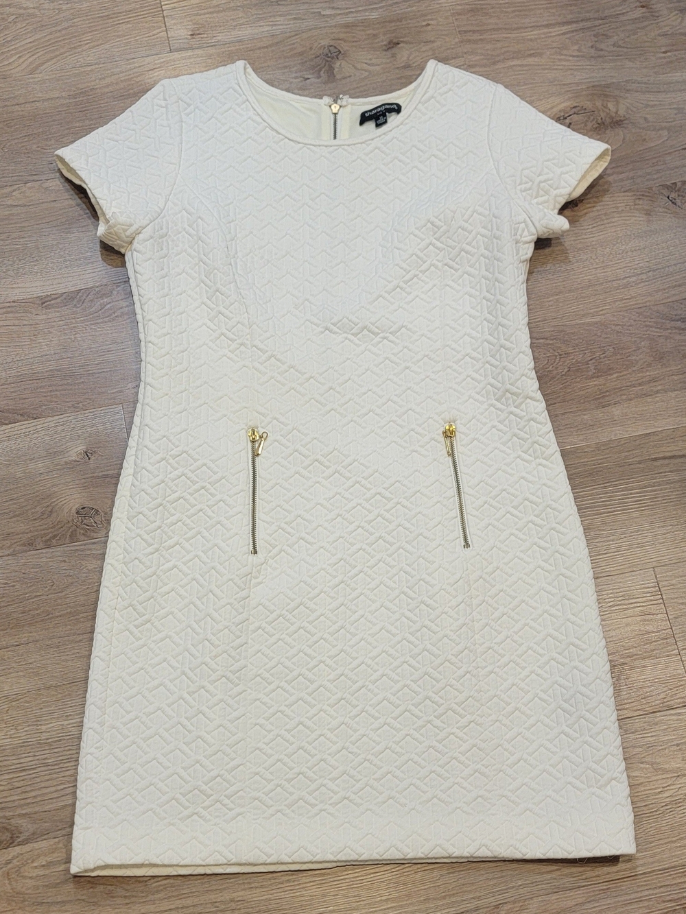 Sharagano Cream Textured Short Sleeve Shift Dress with Gold Zips SIZE 14